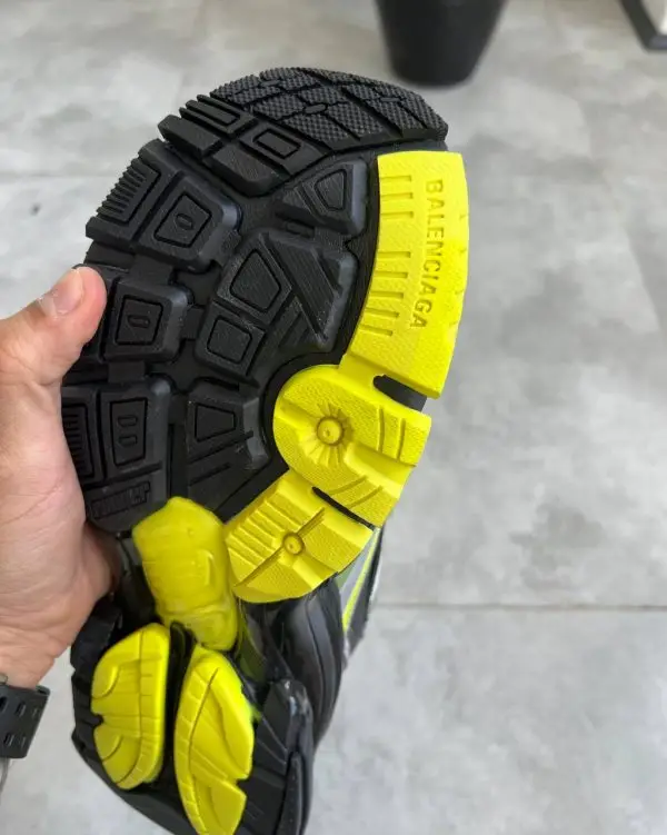 کتونی BALENCIAGA RUNNER مشکی فسفری کد 5068