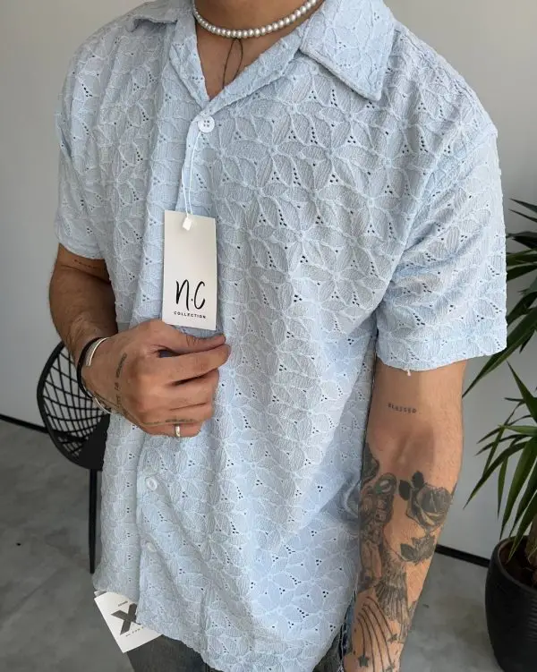 پیراهن مردانه آستین کوتاه بوکله طرح‌دار رنگ آبی اسکای NC کد 5321 – خنک و قواره آزاد