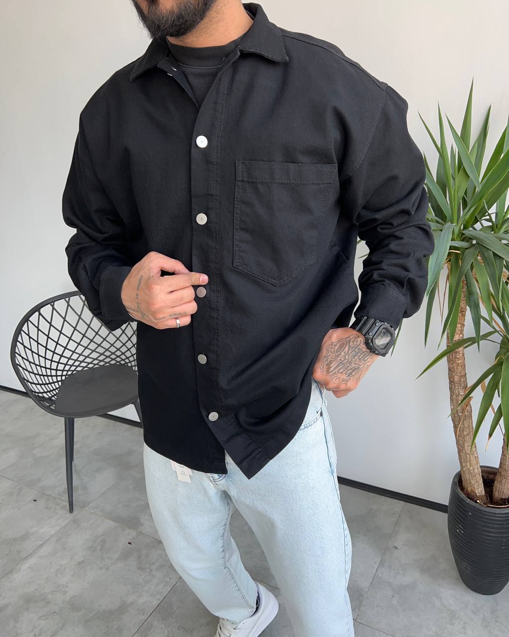 photo_2025-11-05_14-10-16 اورشرت جین مردانه تک جیب ساده مشکی کد 5902
